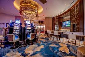 ransjitu slot live dealer studio with multi-camera setup and professional dealers